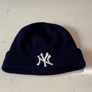 New York Yankees navy blue knit hat